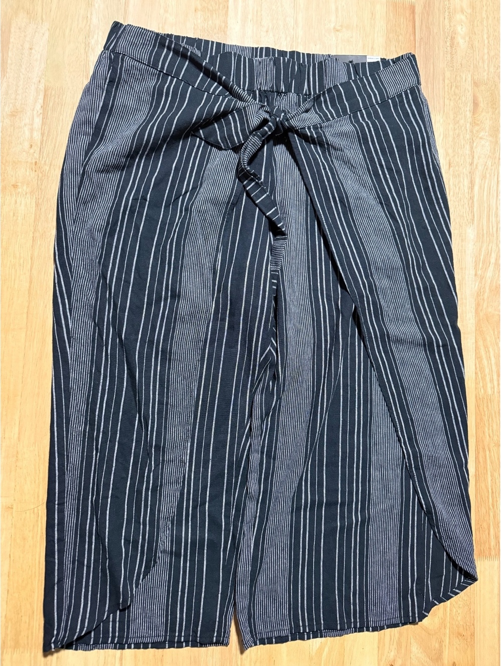 Maurices Women’s 20W Black Striped Linen Blend Cropped Resort Pants NWT
